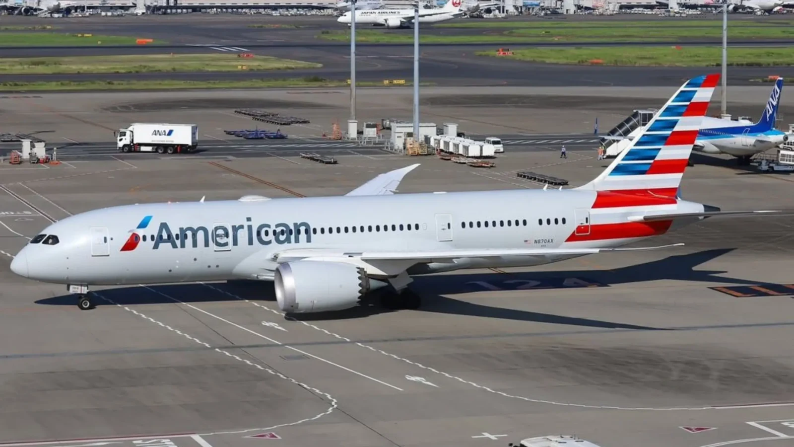 American Airlines Drops Four Long Haul Routes in 2026, Handing Several to Rivals