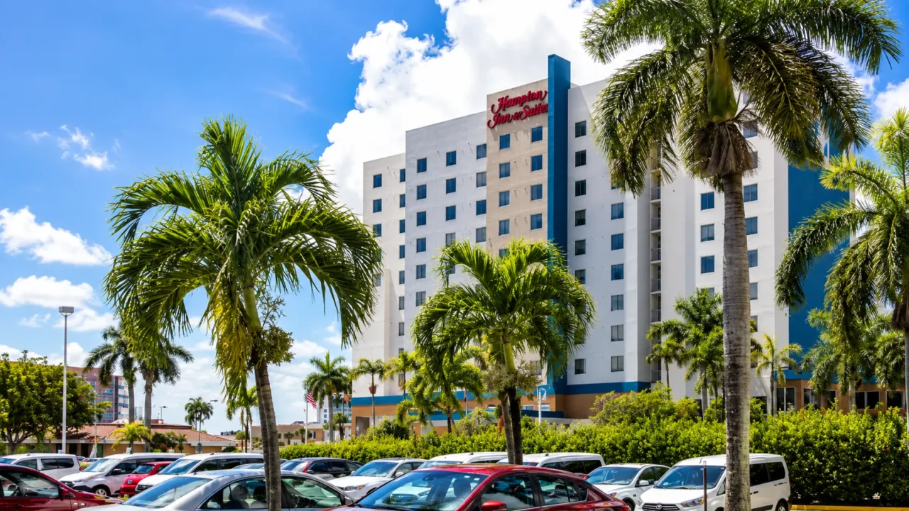Hampton Inn & Suites by Hilton Miami Airport South - Blue Lagoon