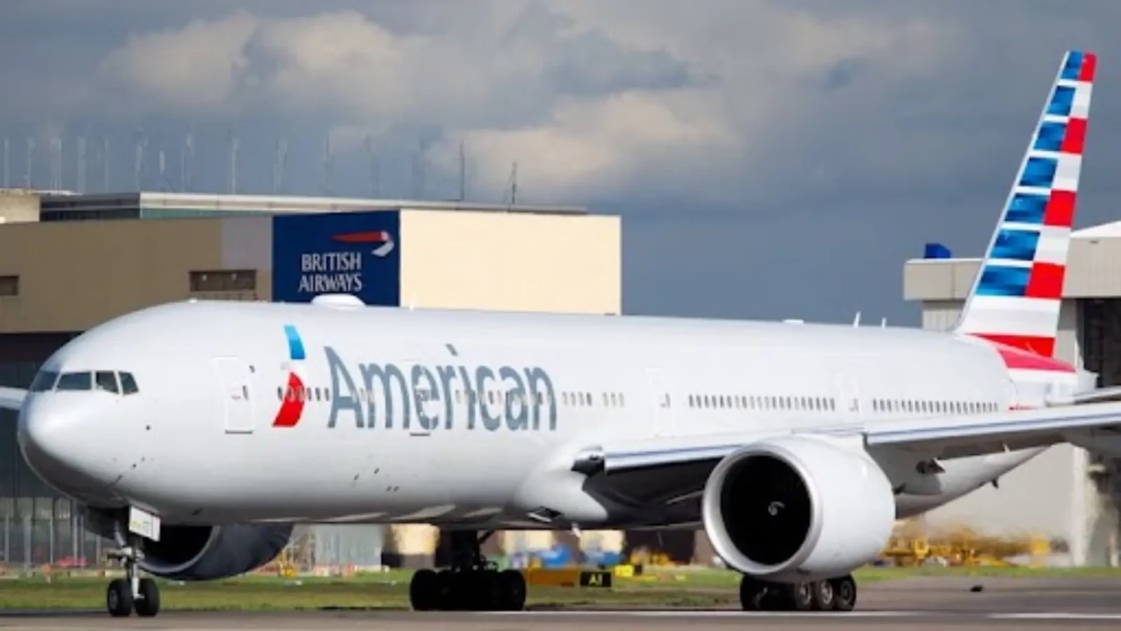 American Eagle Flight Makes Emergency Landing in St. Louis After Oxygen Masks Deploy